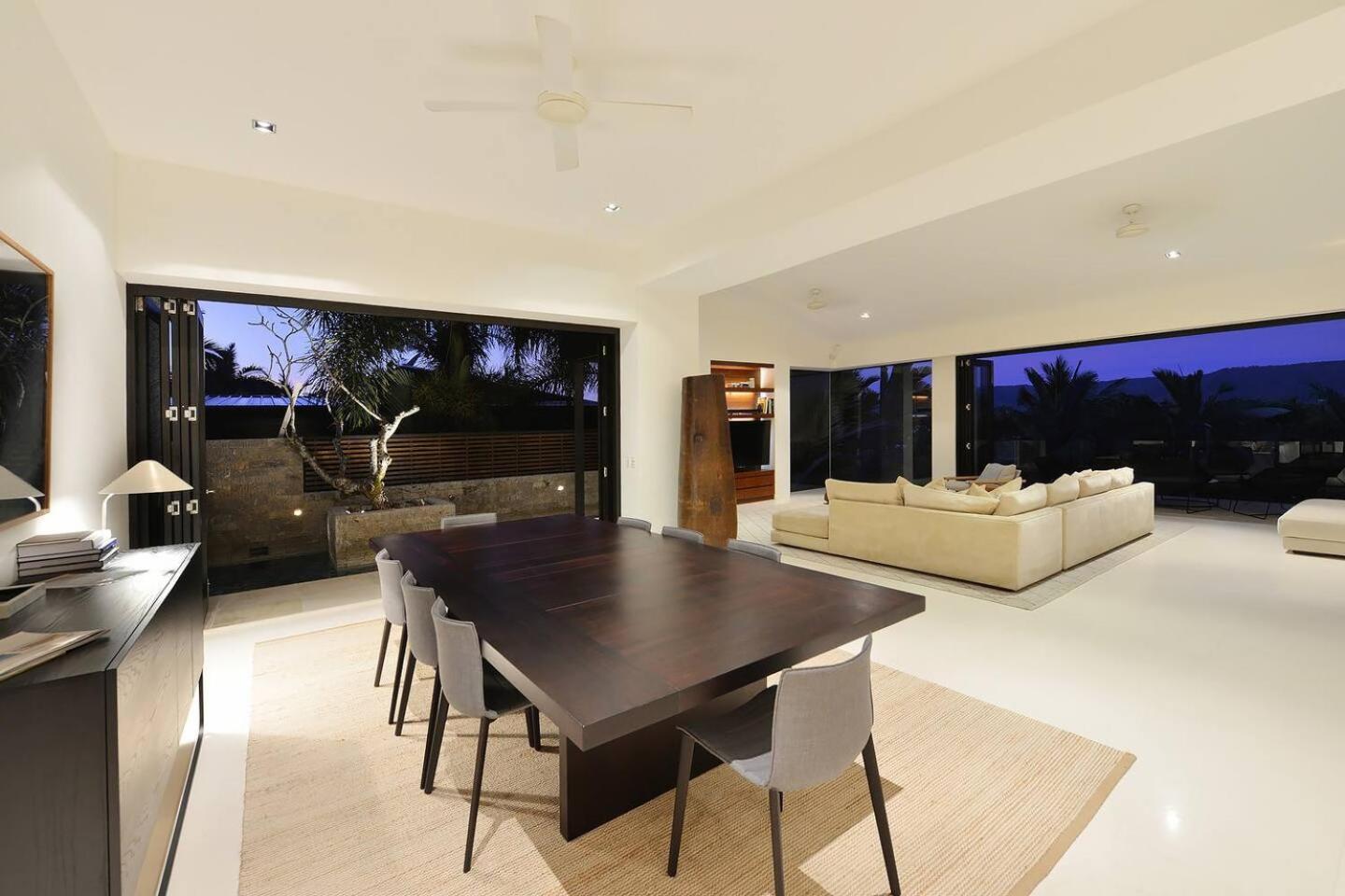 61 Street—a Poolside For Four Villa *