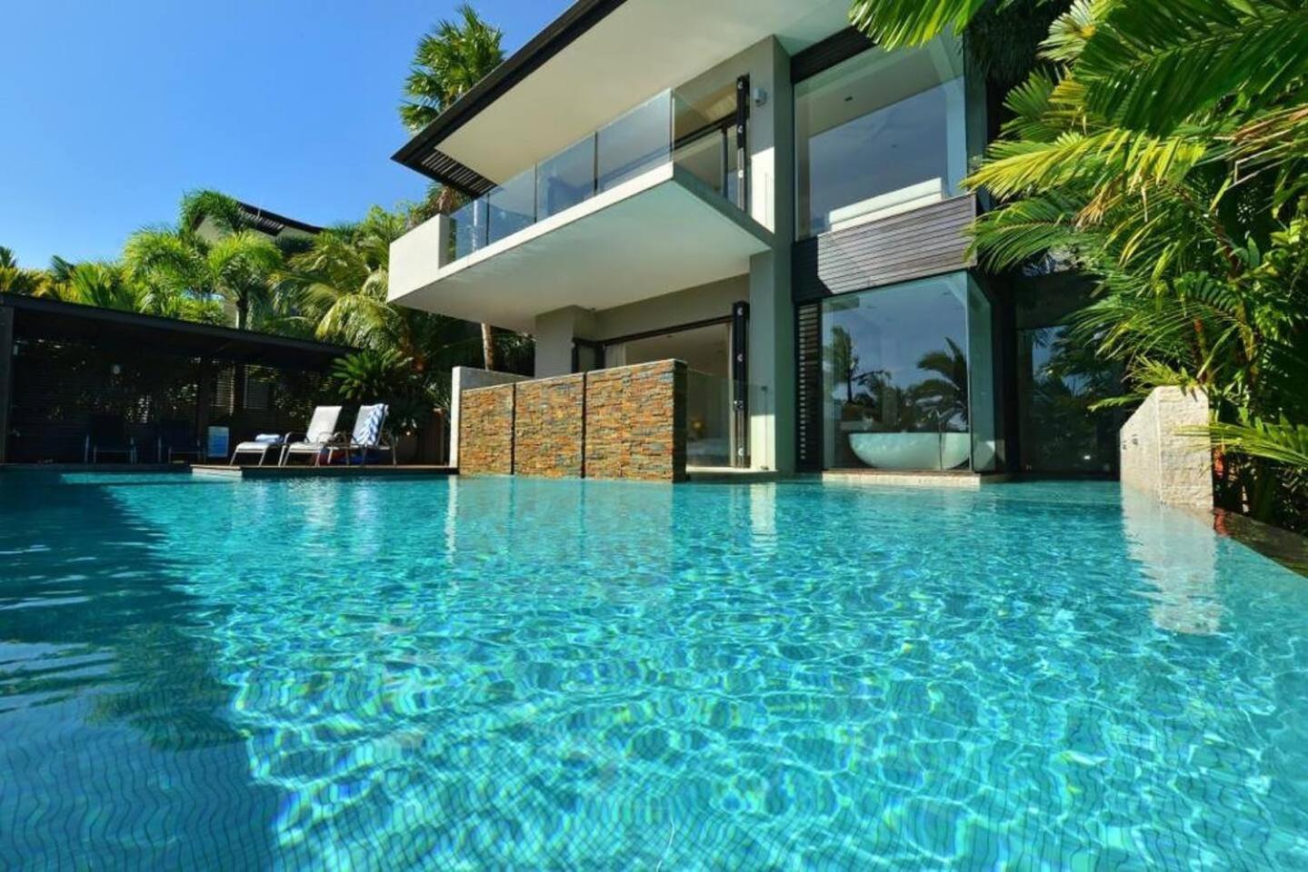 61 Street—a Poolside For Four Villa *