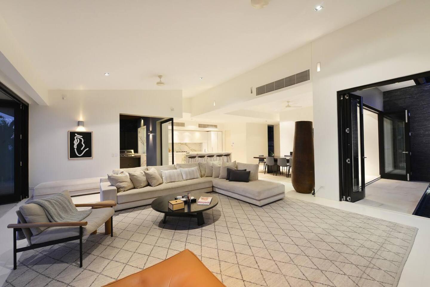 61 Street—a Poolside For Four Villa Port Douglas