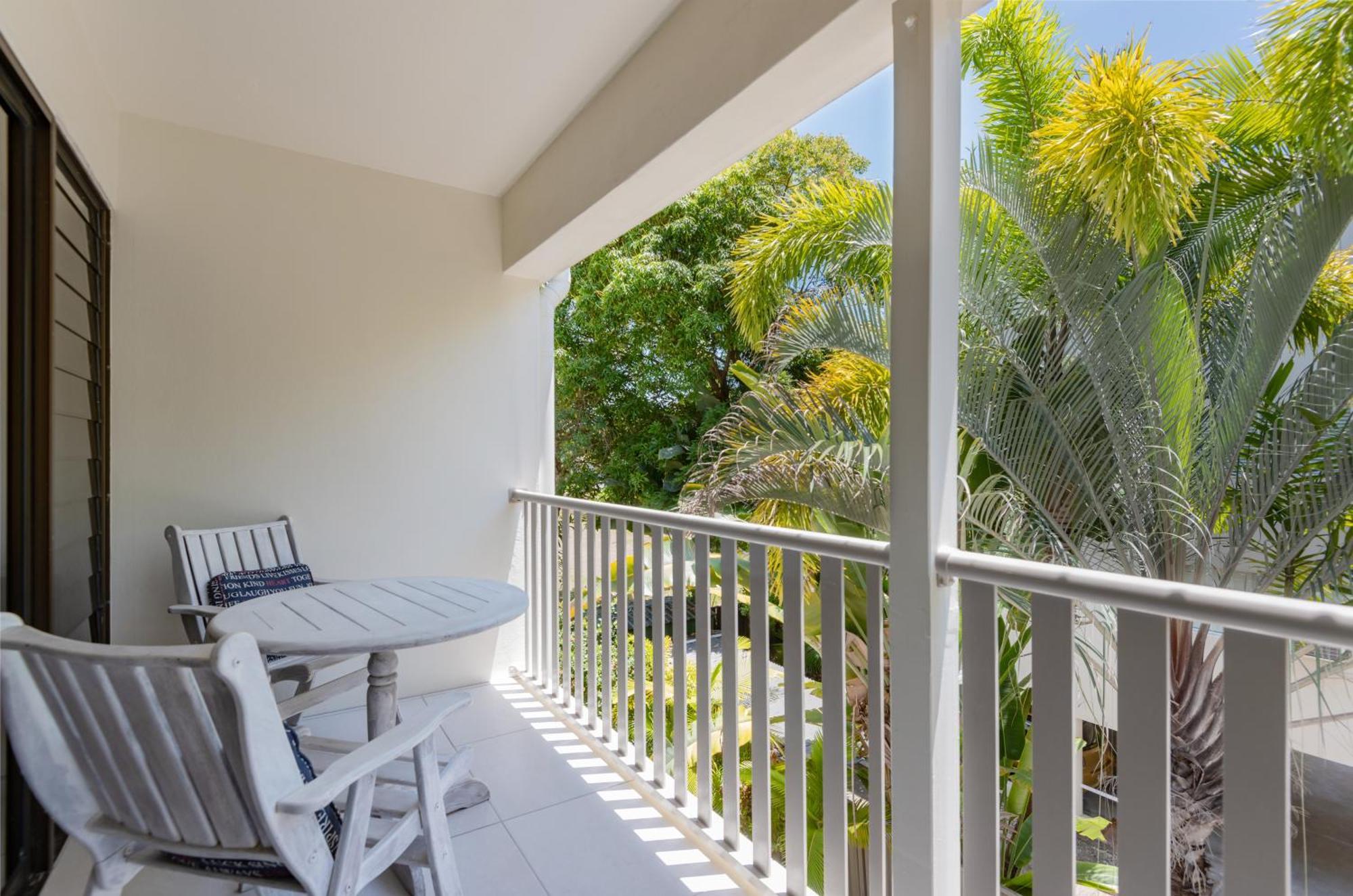 Apartment Unit 15 @ Tropical Reef: 2 Mins To Four Mile *