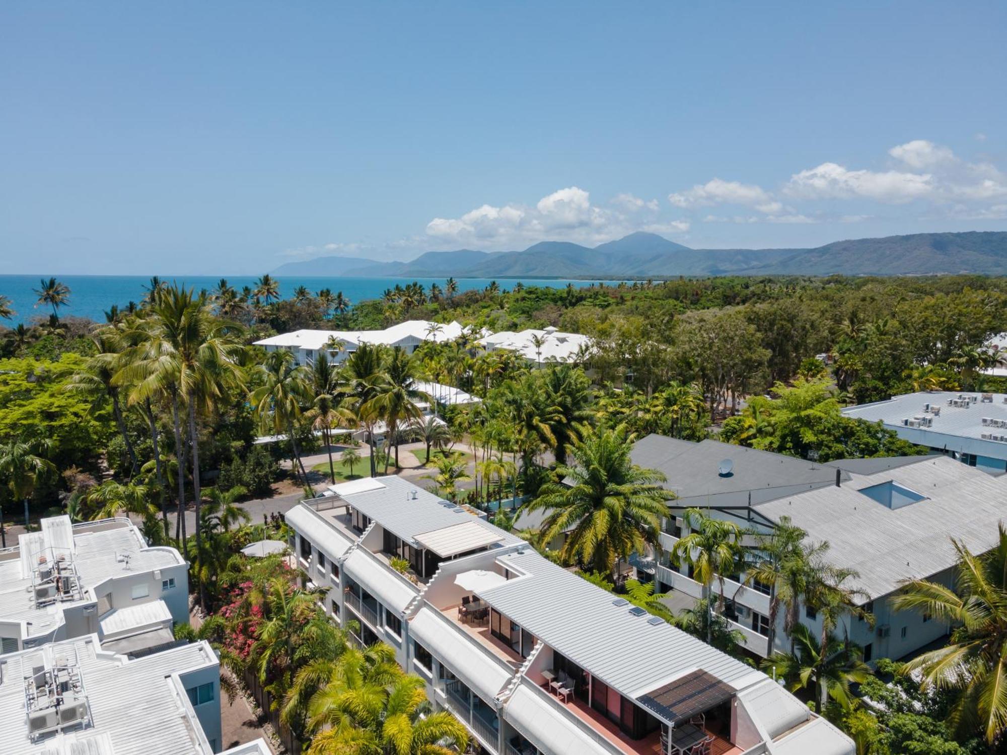 Apartment Unit 15 @ Tropical Reef: 2 Mins To Four Mile
