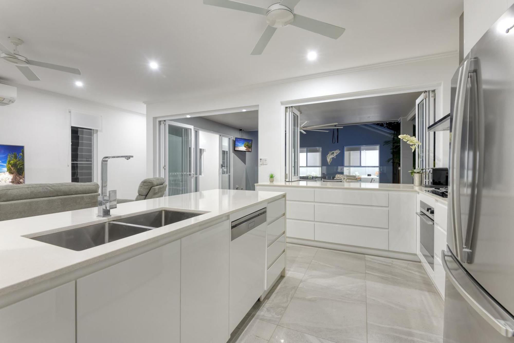 Luxury Retreat On Mudlo, 4 Bedroom With Pool Holiday home Port Douglas
