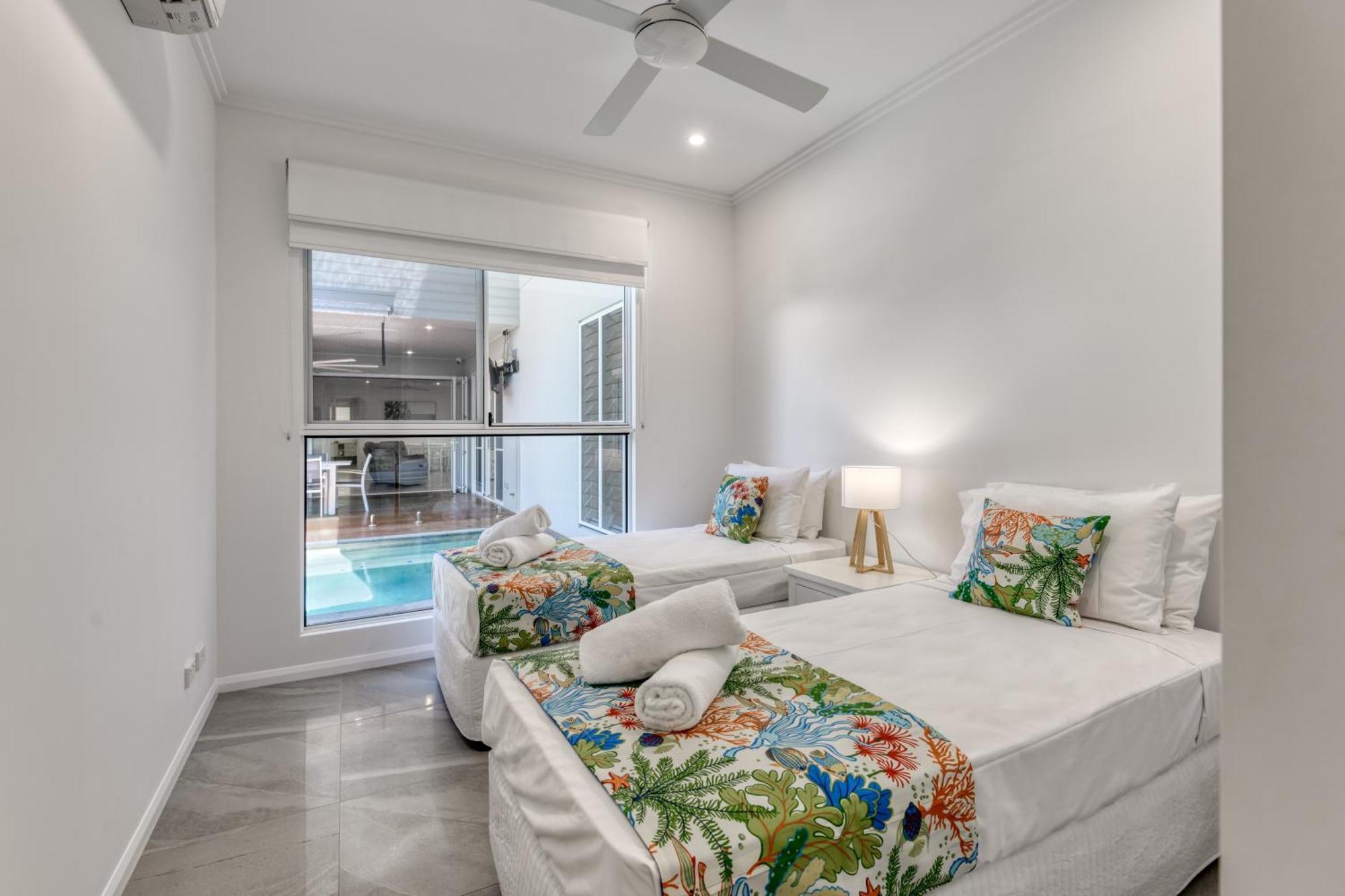 Luxury Retreat On Mudlo, 4 Bedroom With Pool Holiday home *
