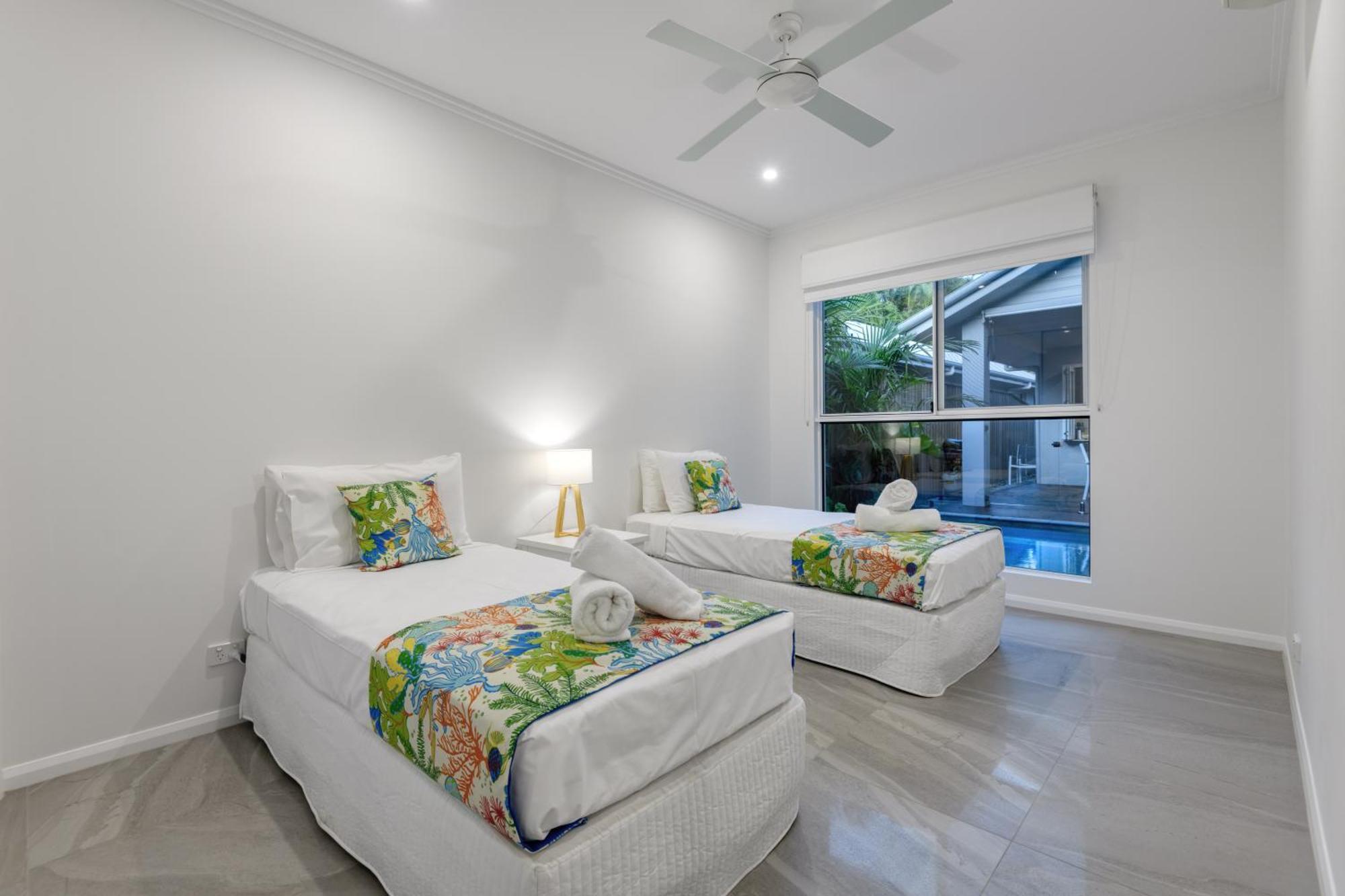 Luxury Retreat On Mudlo, 4 Bedroom With Pool Holiday home *