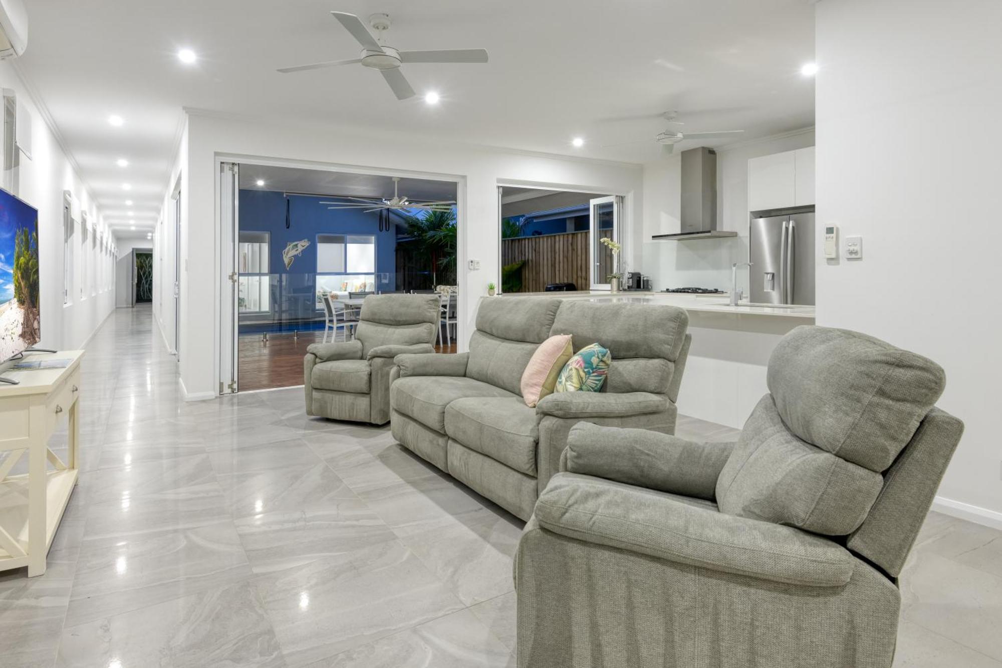 Luxury Retreat On Mudlo, 4 Bedroom With Pool Holiday home