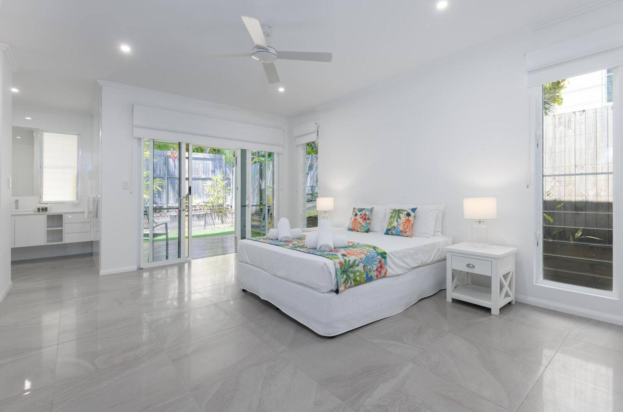 Luxury Retreat On Mudlo, 4 Bedroom With Pool Holiday home