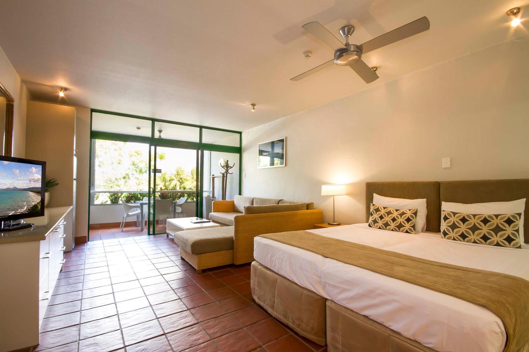 Club Tropical - Official Onsite Reception & Check In Aparthotel