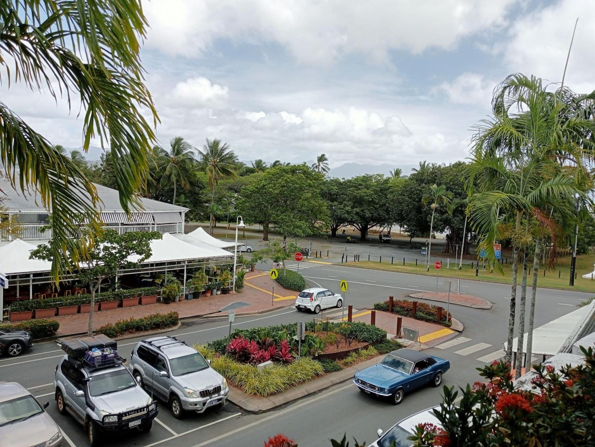 Aparthotel Club Tropical - Official Onsite Reception & Check In Port Douglas