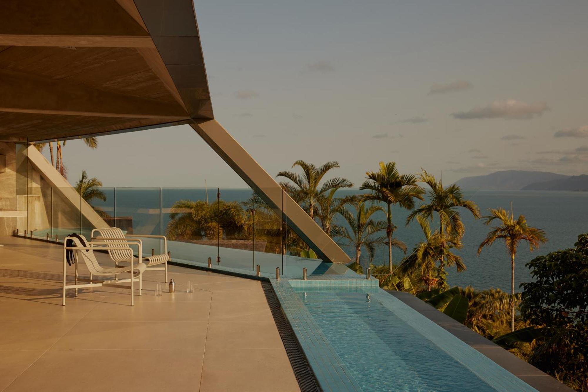 'the Edge' Unique Luxury Experience Port Douglas