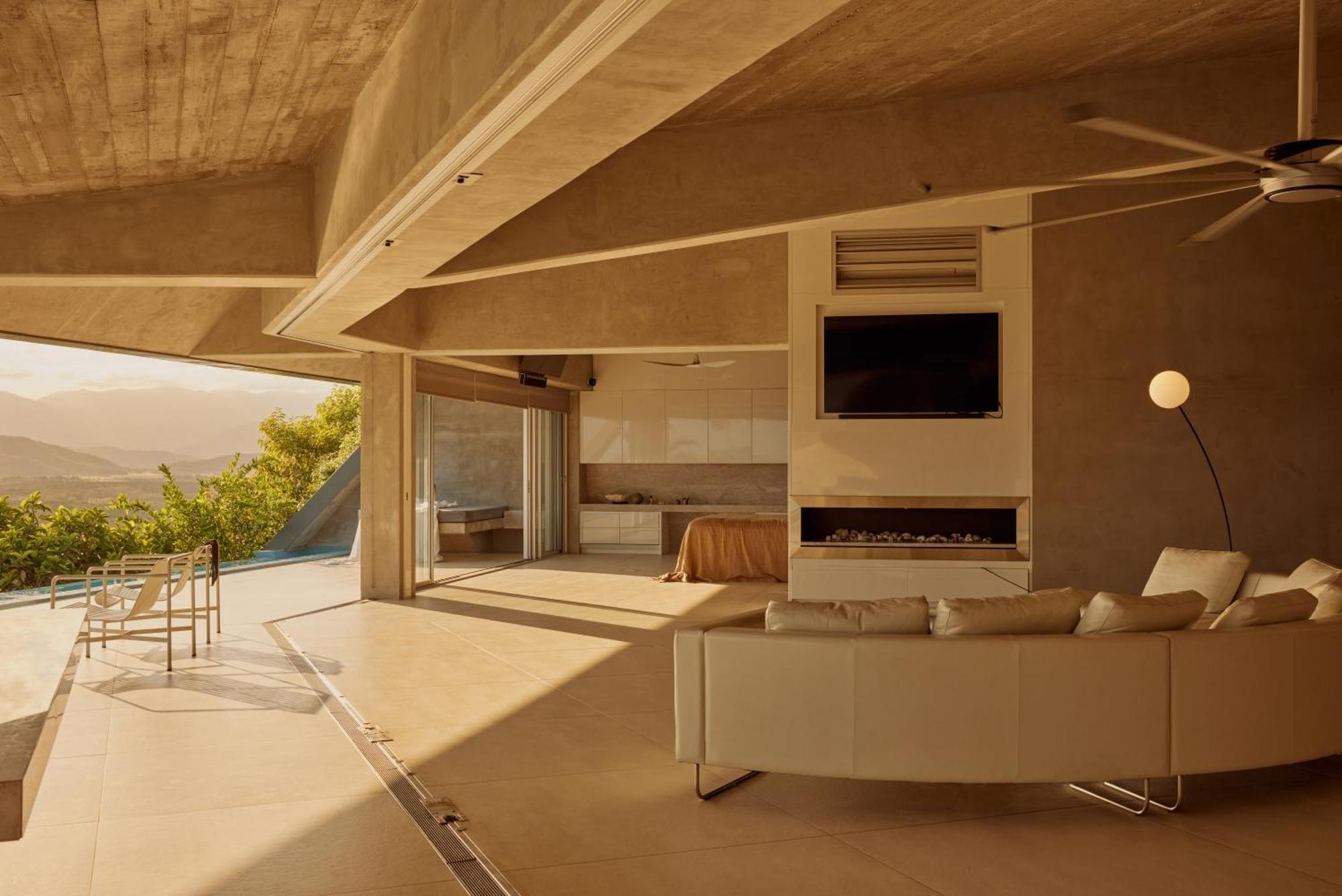 'the Edge' Unique Luxury Experience Villa *