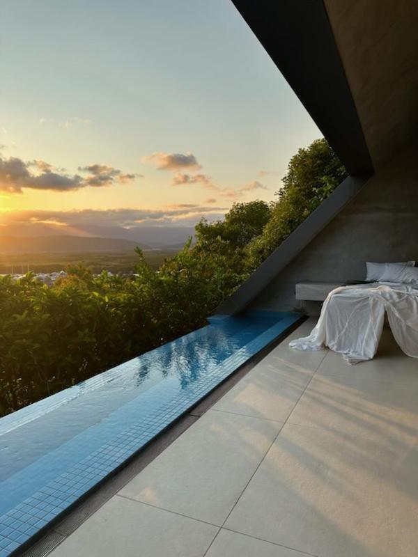 'the Edge' Unique Luxury Experience Villa