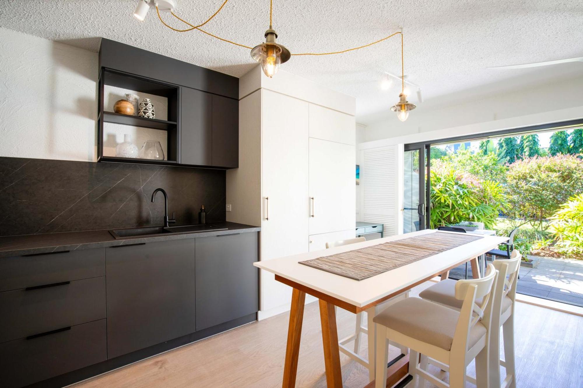 Retreat Serene - Poolside On The Esplanade Apartment Port Douglas