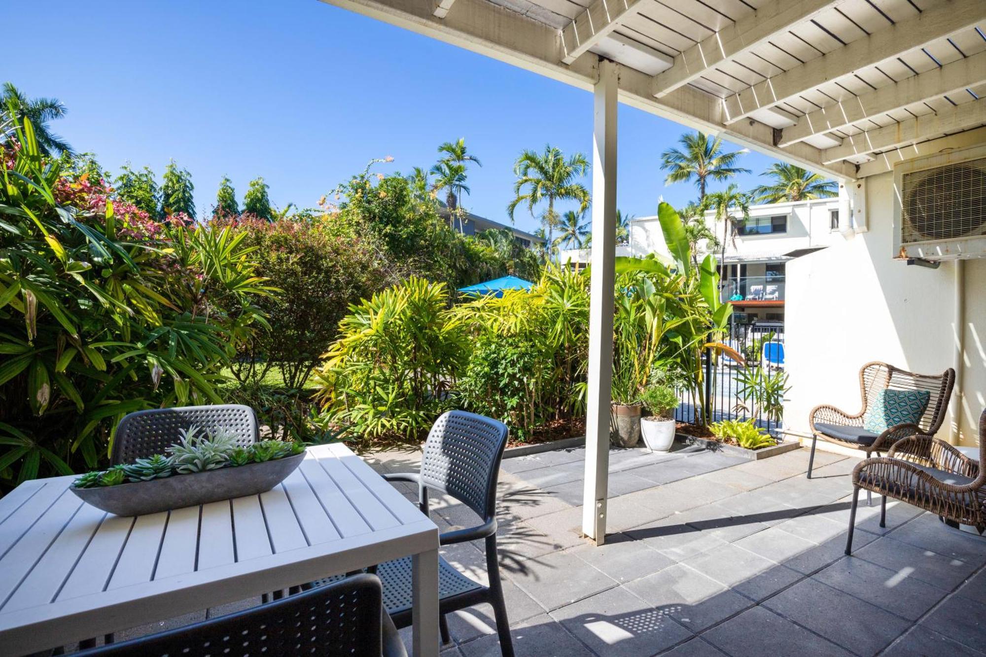 Retreat Serene - Poolside On The Esplanade *