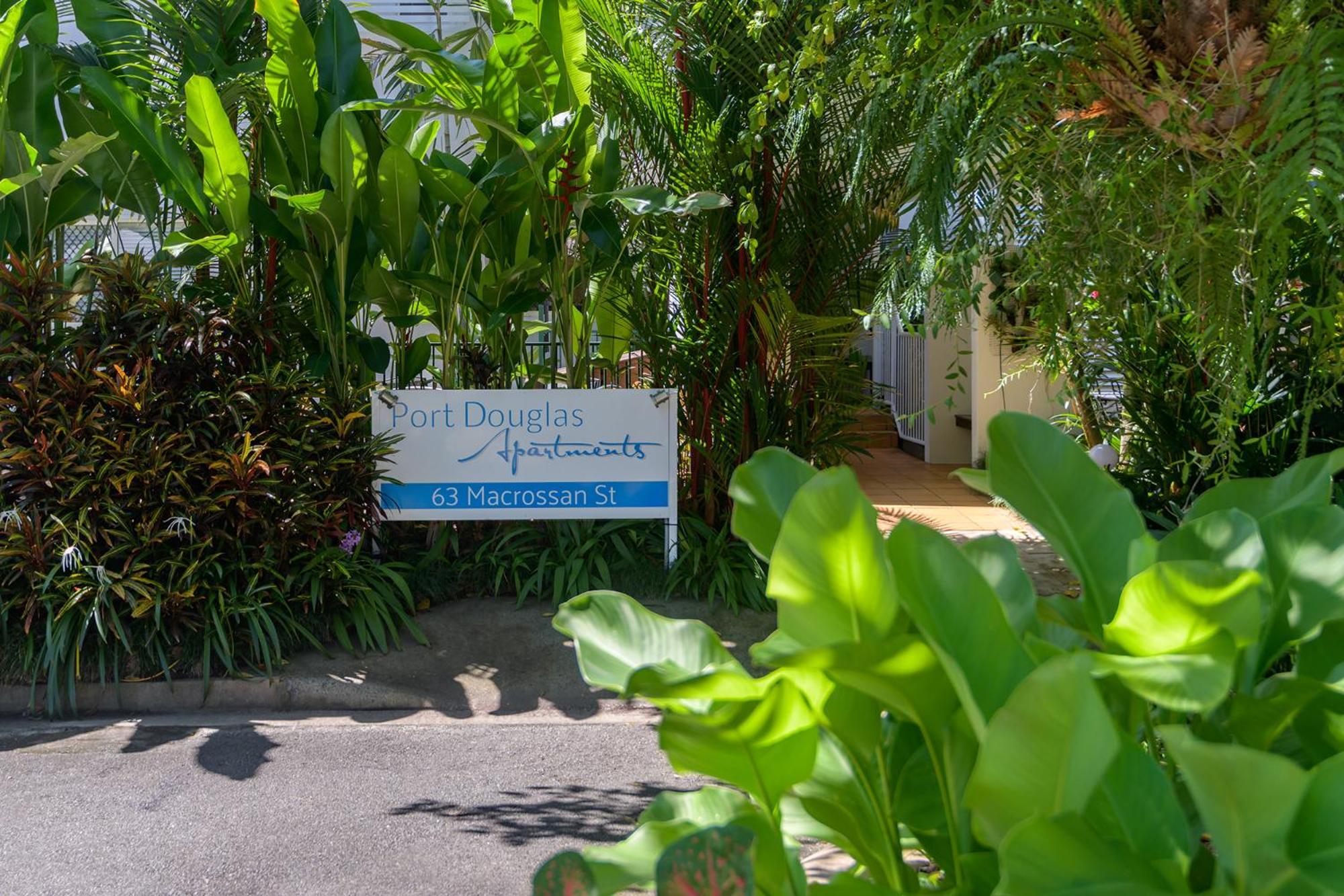 - Adults Only Oasis 4*