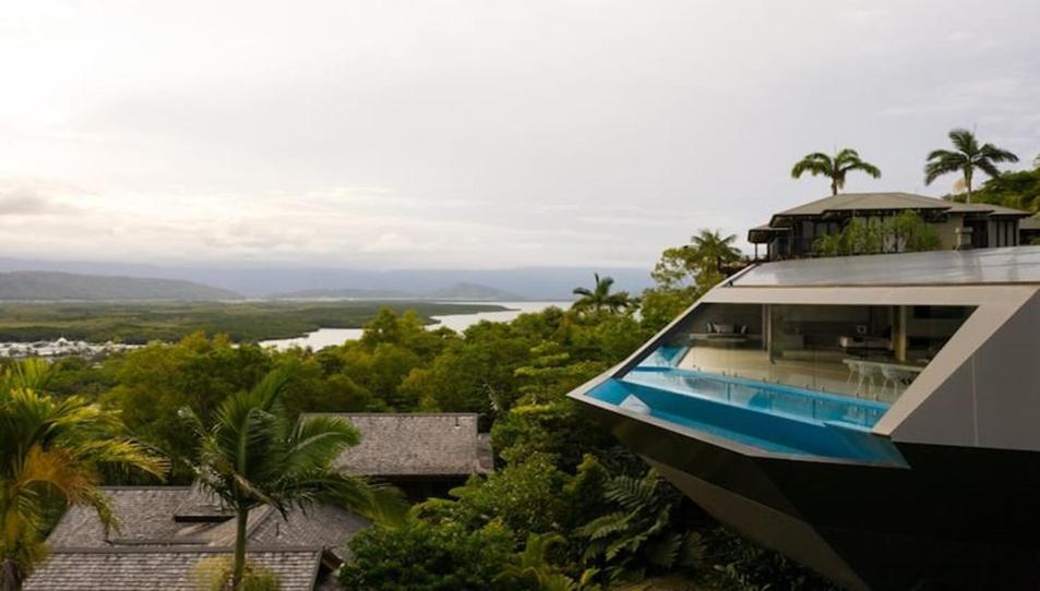 'the Edge' Unique Luxury Experience Villa *