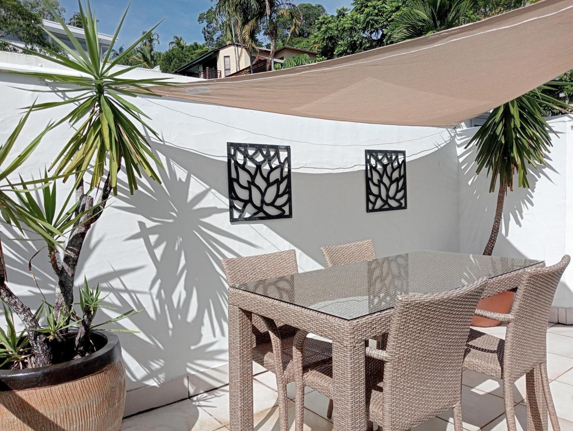 Club Tropical - Official Onsite Reception & Check In