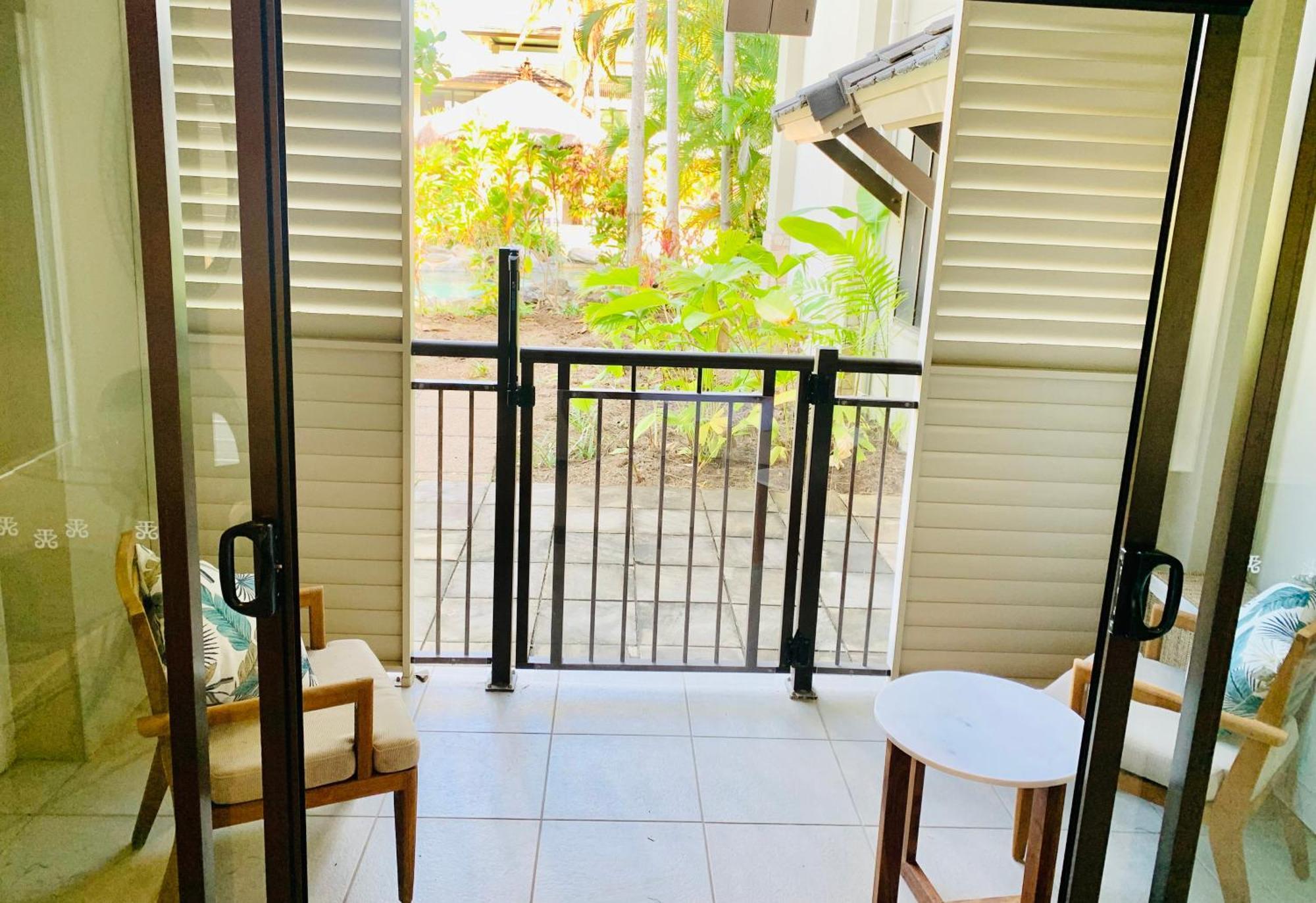 Tropical Retreat - Poolside Swimout - Ground Floor - Sea Temple & Apartment Port Douglas