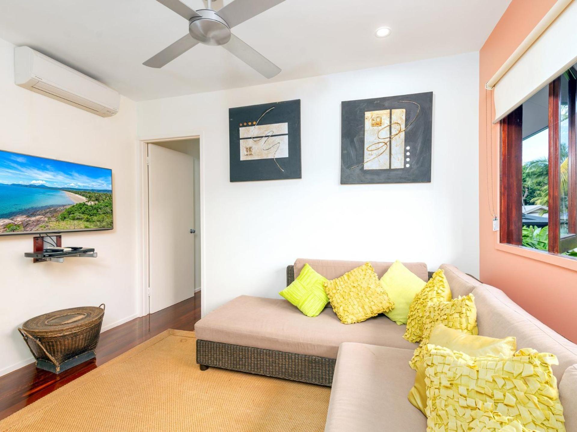 Oasis Beachfront Mirage Holiday home *