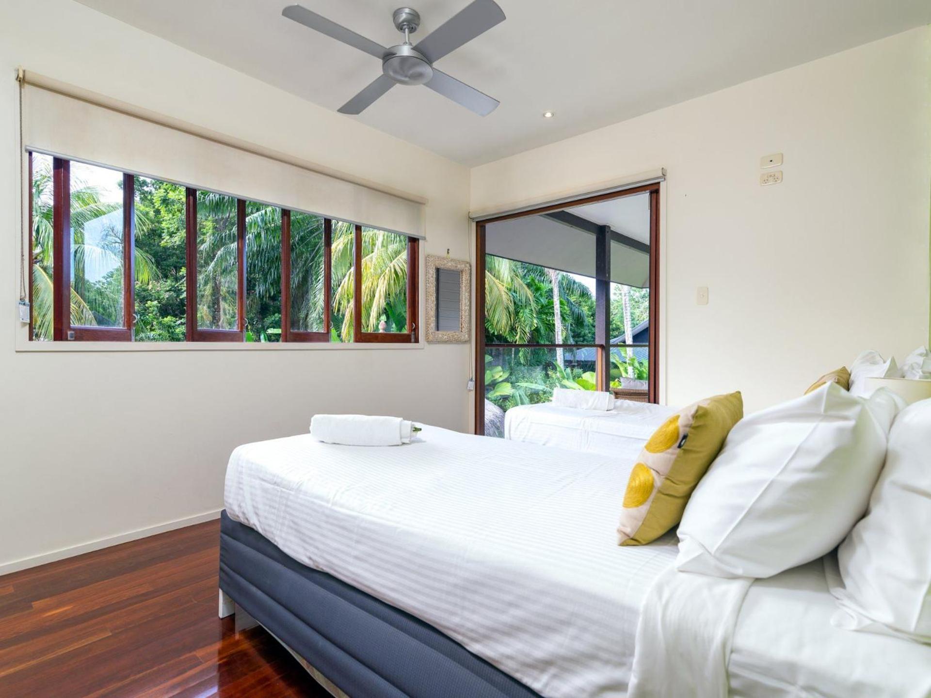 Holiday home Oasis Beachfront Mirage *