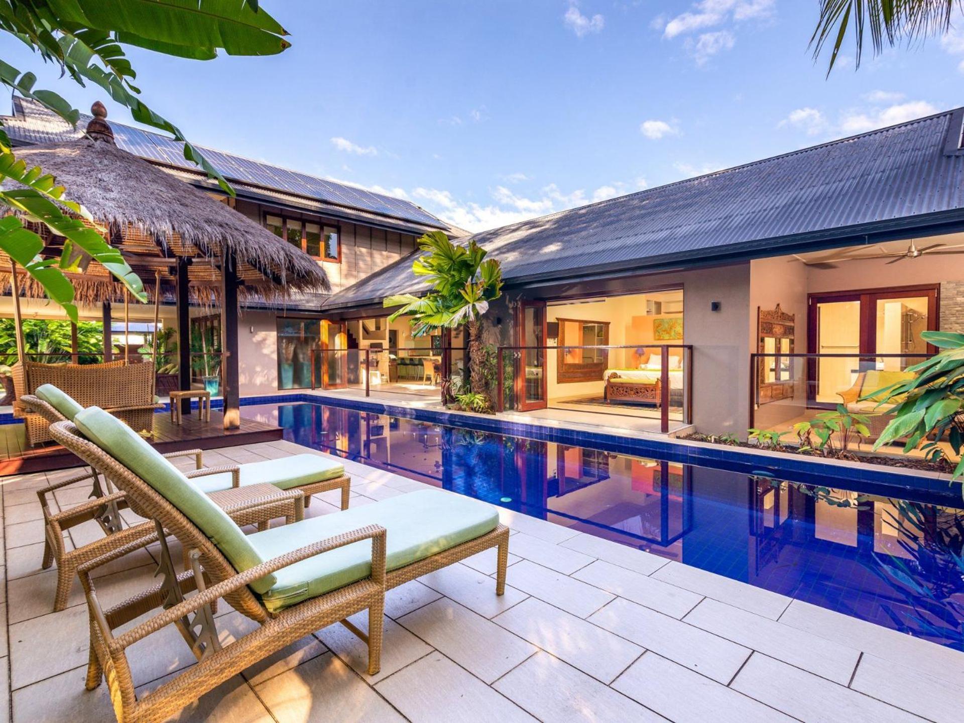 Oasis Beachfront Mirage * Port Douglas