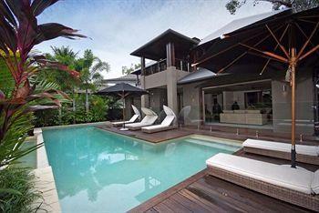 26 Beachfront Mirage Hotel