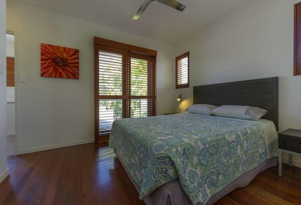 Watermark 2 - 3 Bedroom Villa, Private Heated Pool Holiday home *