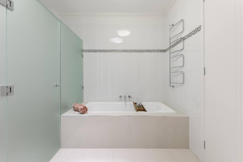 The White House - 5 Bedrooms Close To Town &