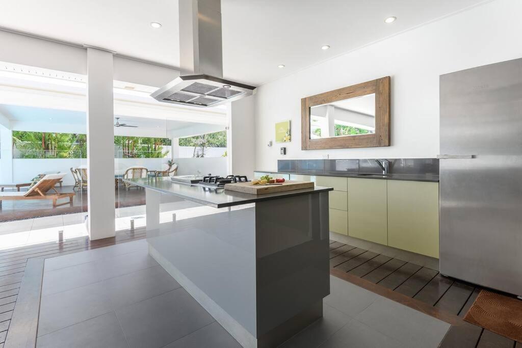 The White House - 5 Bedrooms Close To Town & Port Douglas