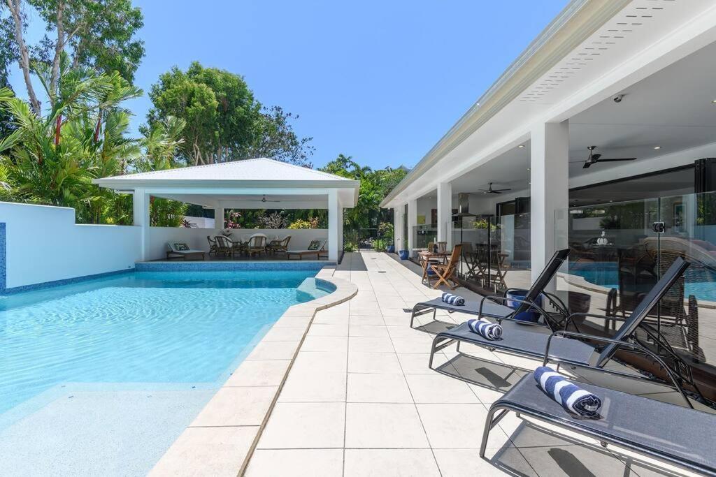 The White House - 5 Bedrooms Close To Town &