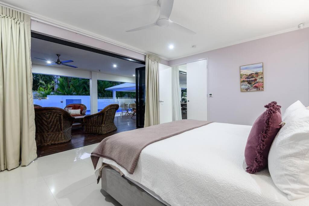 The White House - 5 Bedrooms Close To Town & Holiday home Port Douglas
