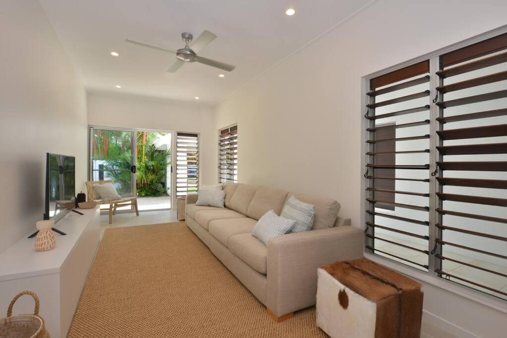 29 Beachfront Mirage - 4 Bedroom Luxury House Holiday home Port Douglas