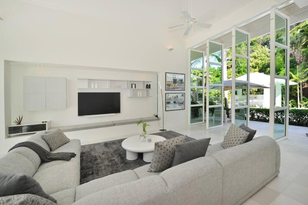 Anjea - Luxury 5 Bedroom By The *