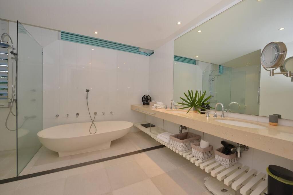 Anjea - Luxury 5 Bedroom By The *