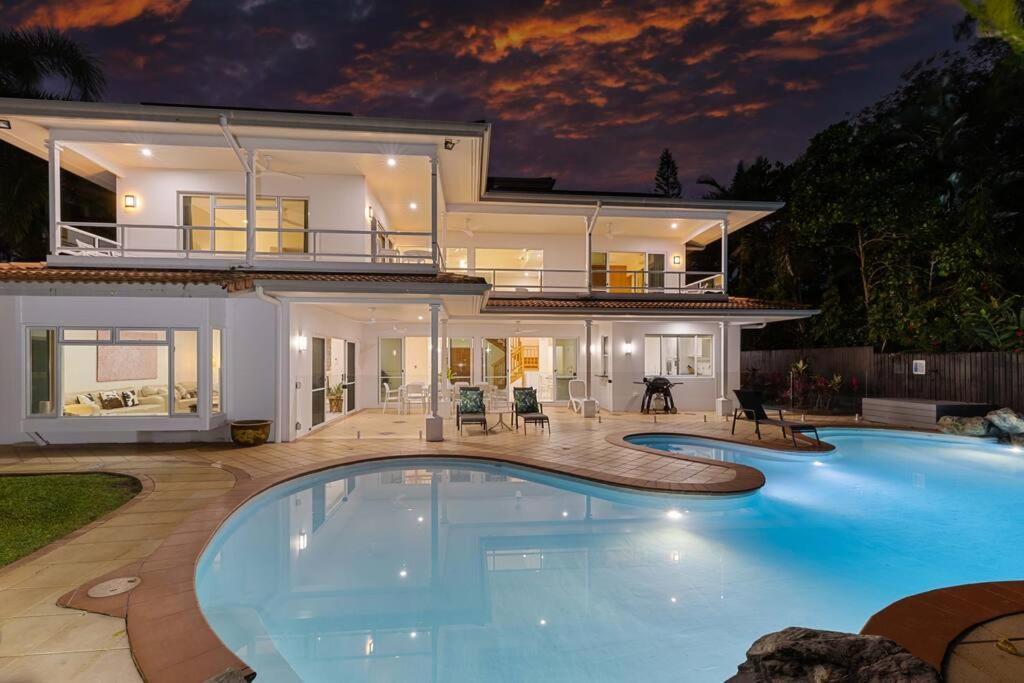 17 Solander Blvd - Beachside Sleeps 14 Guests * Port Douglas
