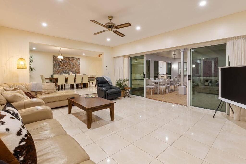 Holiday home 17 Solander Blvd - Beachside Sleeps 14 Guests