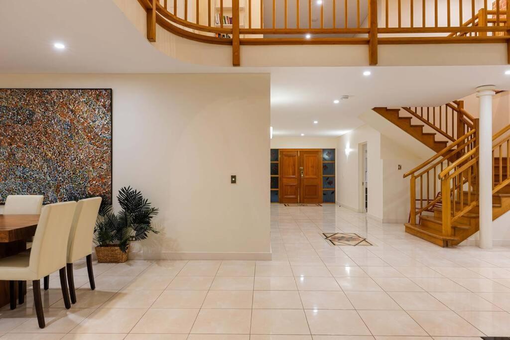 17 Solander Blvd - Beachside Sleeps 14 Guests Holiday home Port Douglas