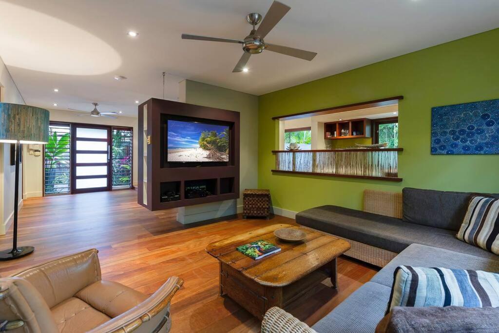 Leilani Tiare - Stylish On Four Mile * Port Douglas
