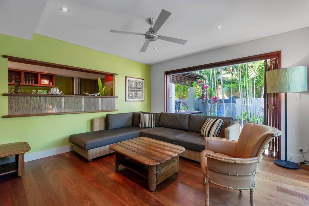 Leilani Melia - Stylish 3 Bedroom On Four Mile Villa Port Douglas
