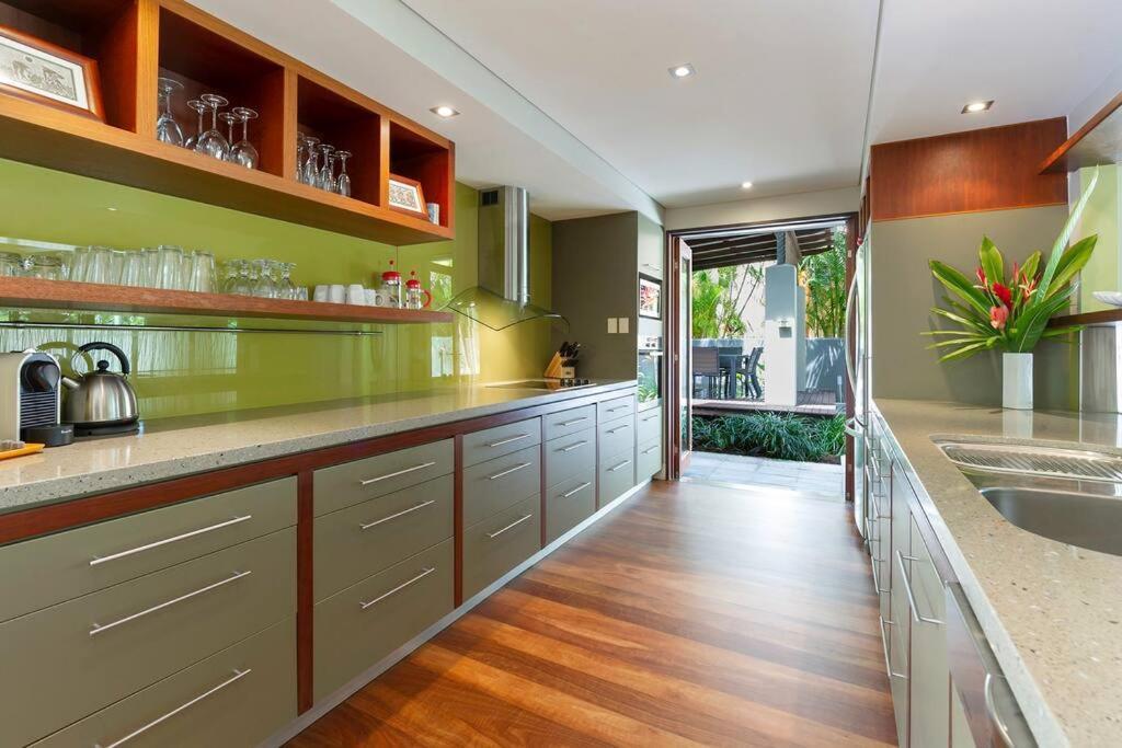 Leilani Melia - Stylish 3 Bedroom On Four Mile Villa