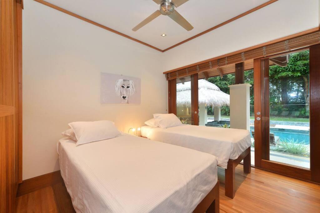 Cowrie House - Luxury 4 Bedroom Beachfront