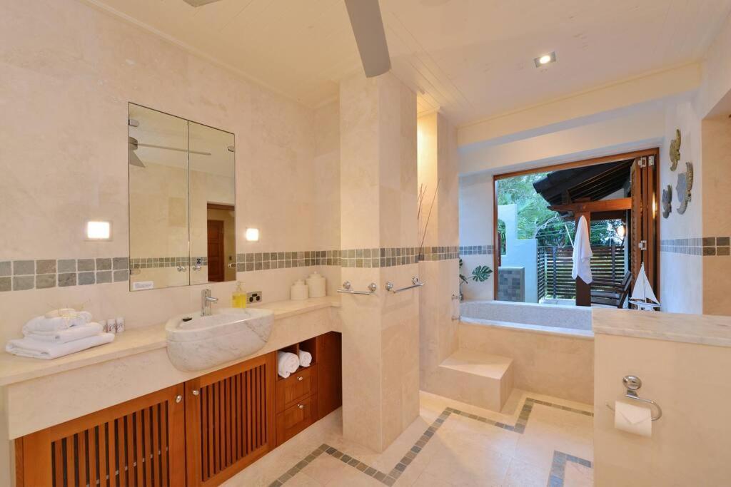 Solander Sunrise - The Perfect Location Villa