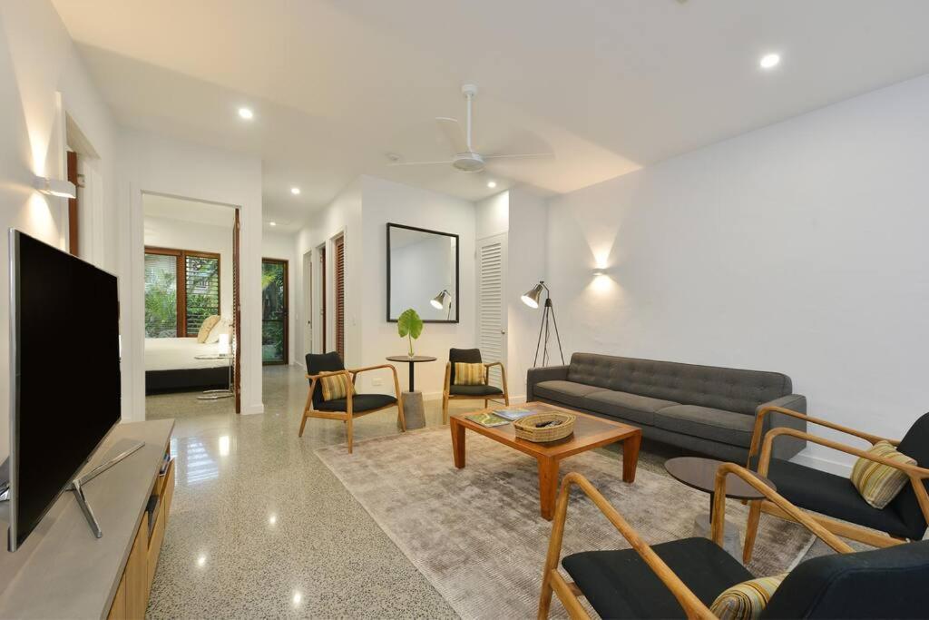 Villa 1/48 Garrick Street - House Close To Town *