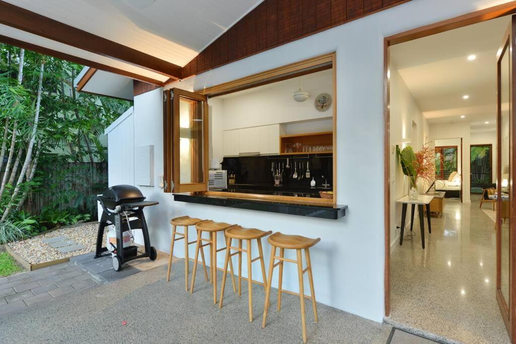 Villa 1/48 Garrick Street - House Close To Town *