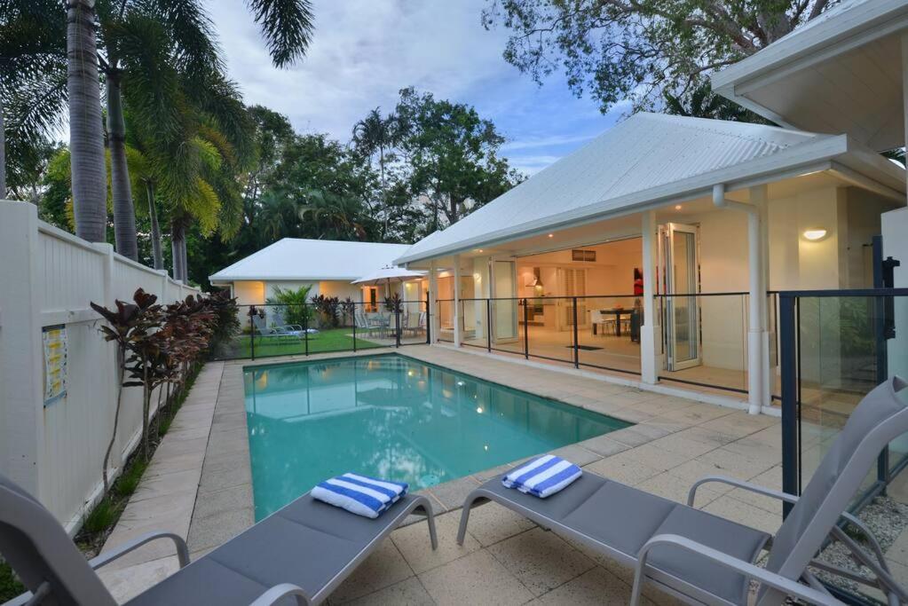 Plantation House - Private 4 Bedroom Beachfront Retreat Holiday home