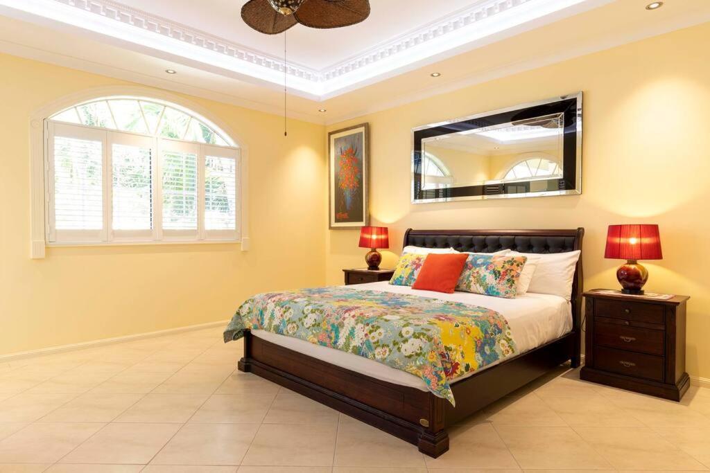 Barbados In The Tropics - 5 Bedroom Luxury * Port Douglas