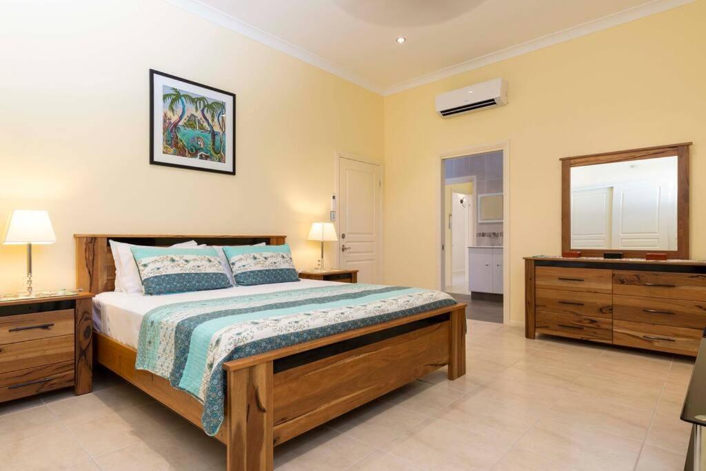 Holiday home Barbados In The Tropics - 5 Bedroom Luxury Port Douglas