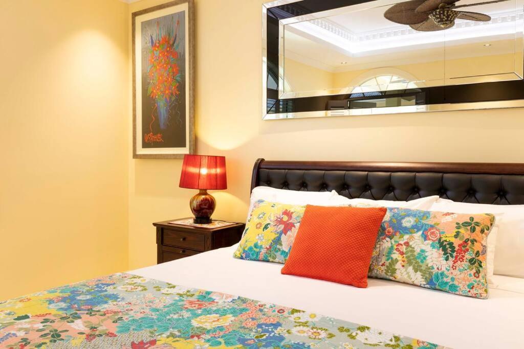Barbados In The Tropics - 5 Bedroom Luxury Holiday home Port Douglas