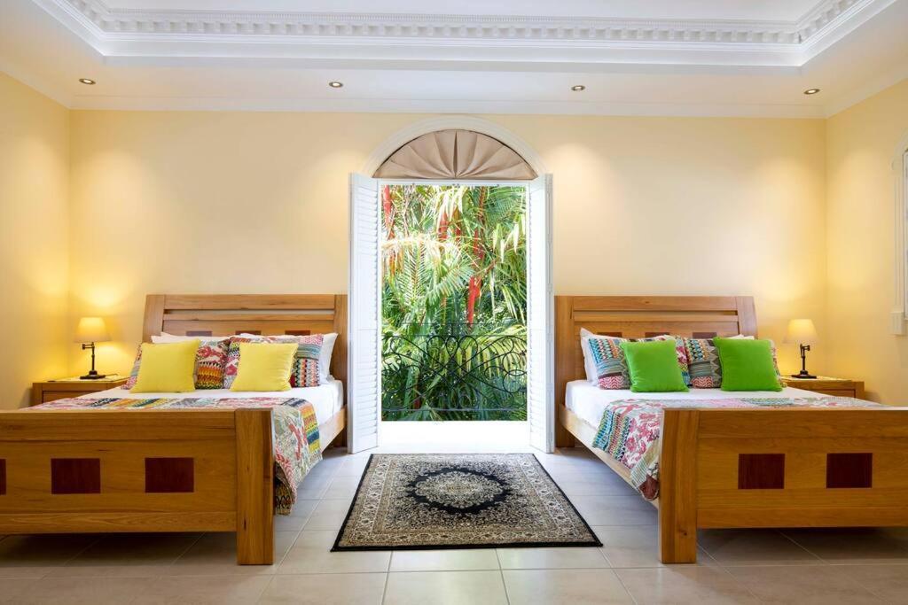Holiday home Barbados In The Tropics - 5 Bedroom Luxury Port Douglas