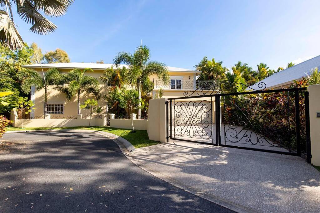 Barbados In The Tropics - 5 Bedroom Luxury Holiday home