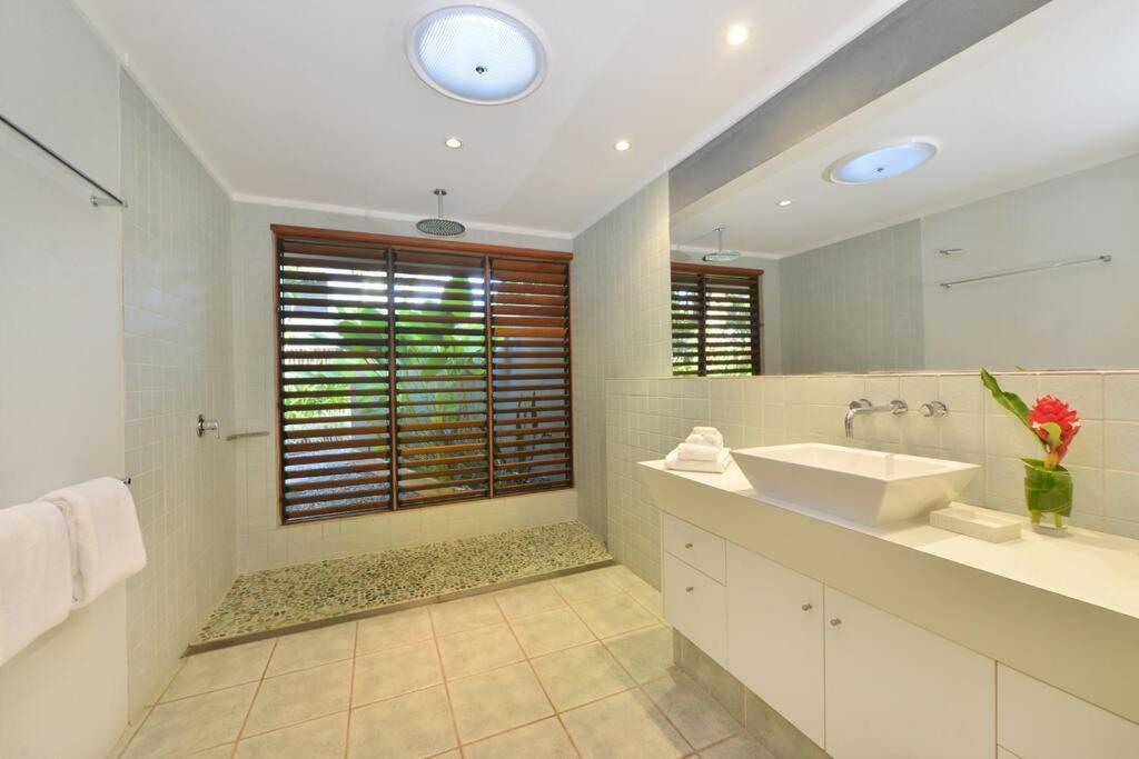 Villa Cassowary 2 - A Short Level Walk To Town *